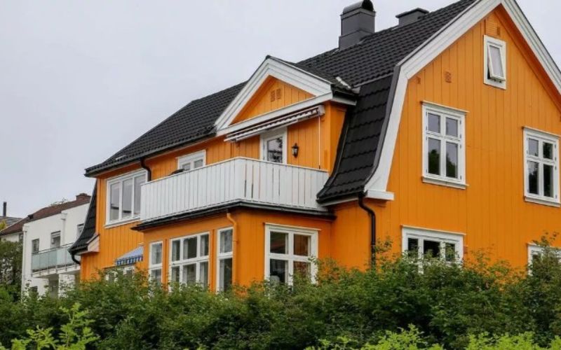 6. Takomlaggning av sadeltak till sommarhus.jpg