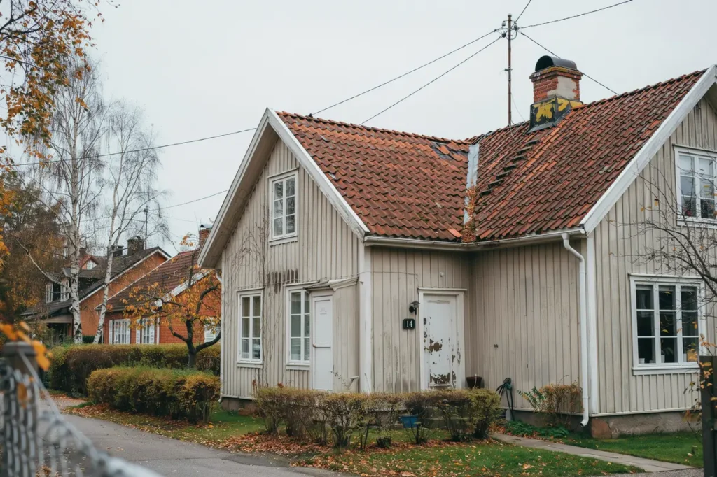 tecken p att taket beh ver renoveras en praktisk guide f r villa gare