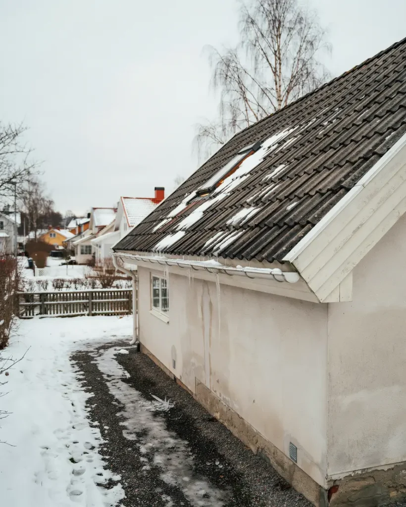 istappar fr n taket s f rebygger du v rmel ckage isbildning och skador p vintern